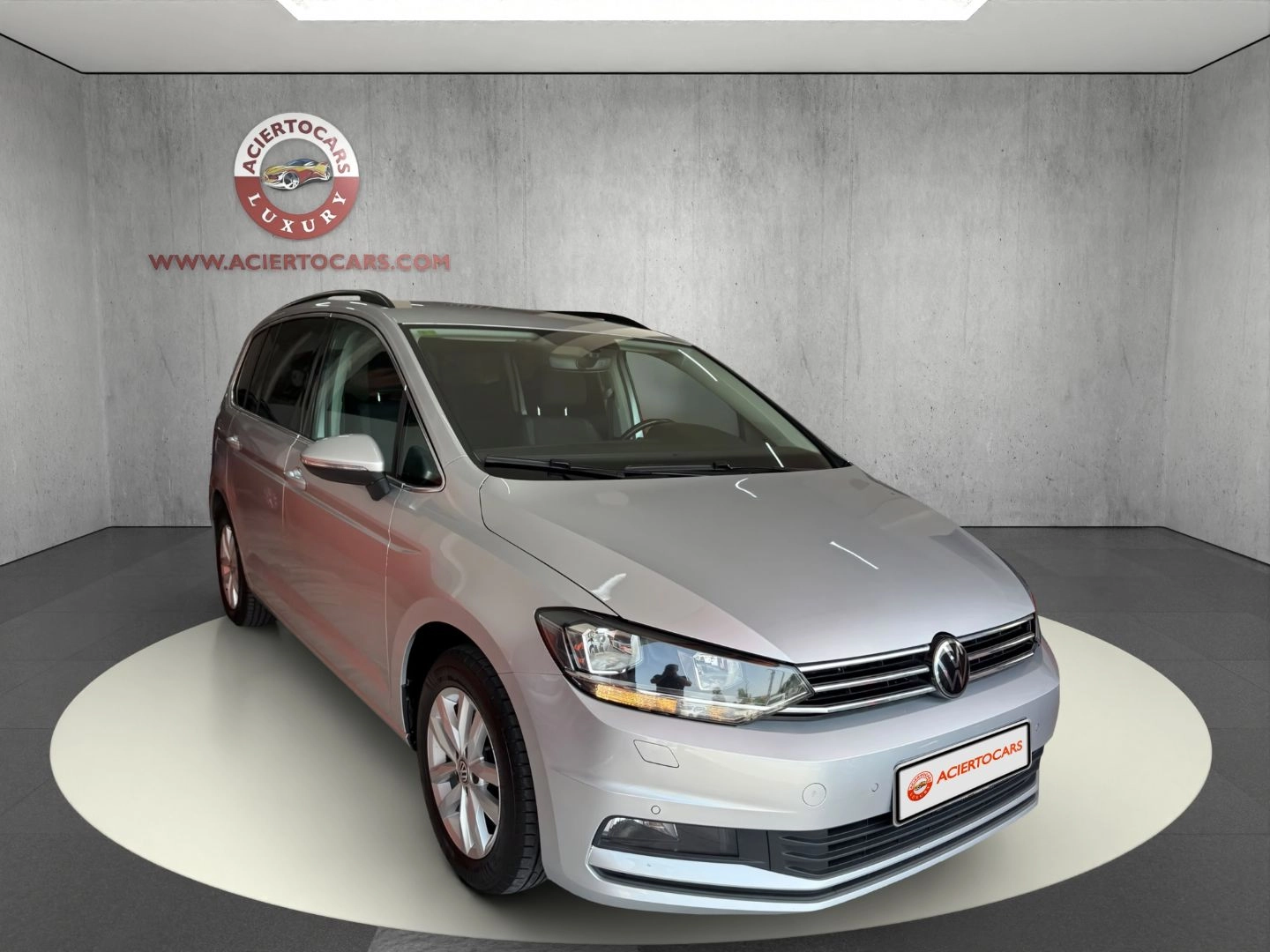 Volkswagen Touran Advance 2.0 TDI 110kW (150CV) DSG 2021 Diésel Gris / Plata - Vista principal