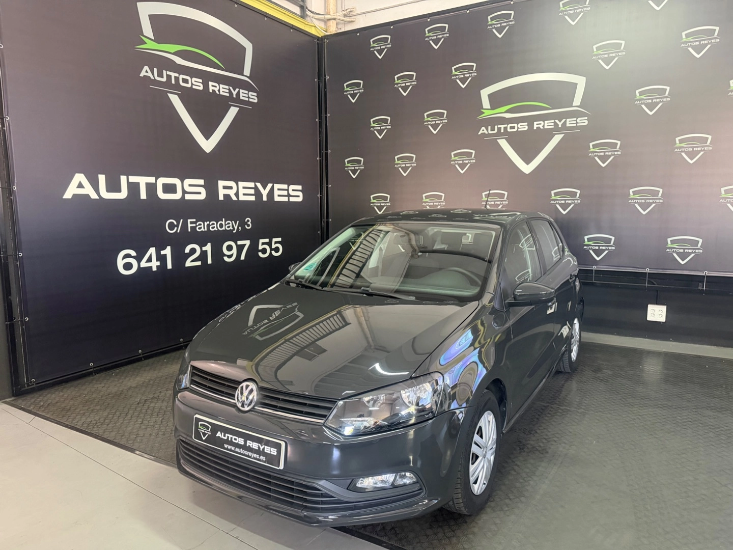 VOLKSWAGEN Polo Advance 1.0 75cv BMT 2014 Gasolina Gris / Plata - Vista principal