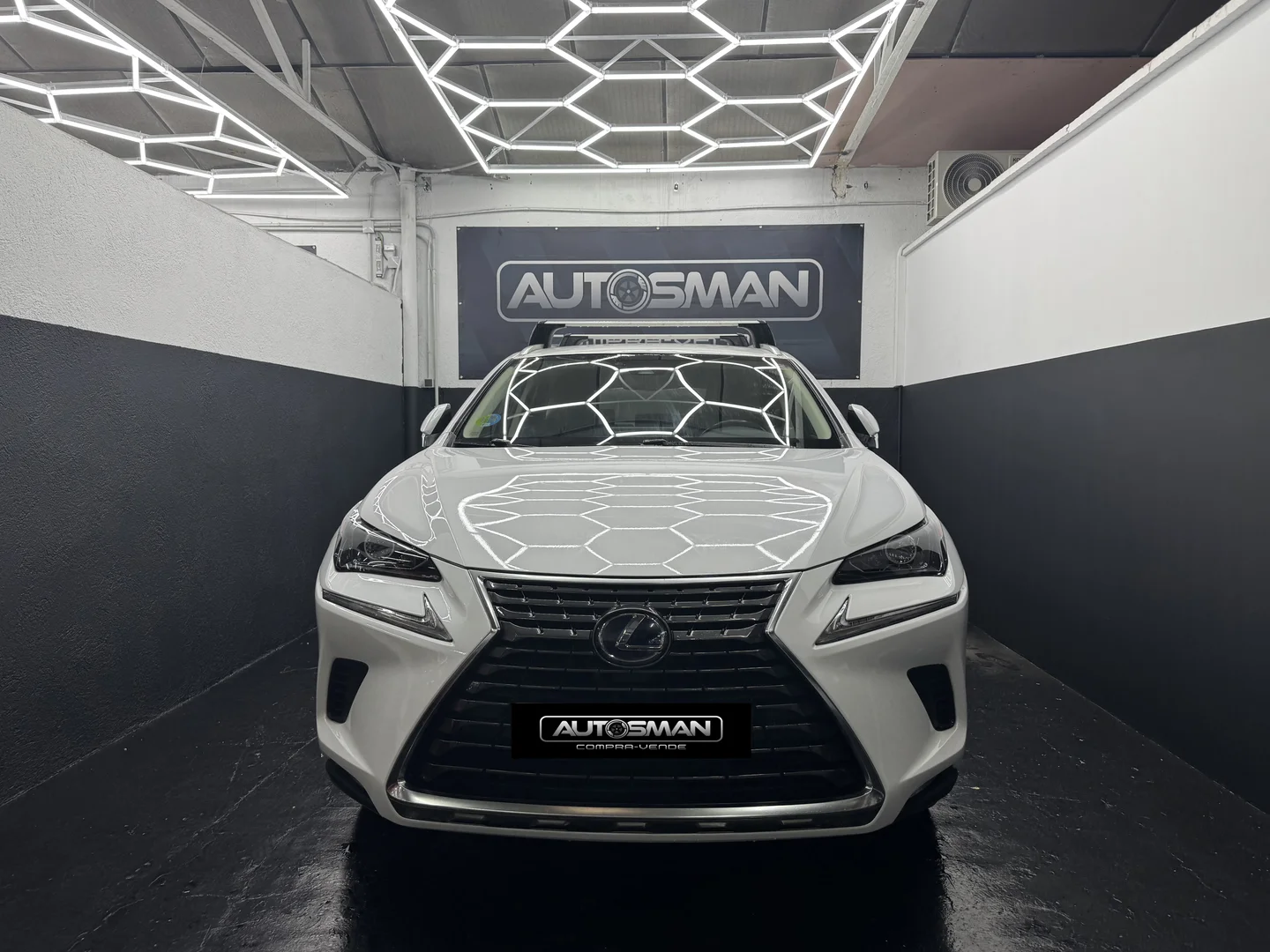 LEXUS NX 2.5 300h Business Navigation 2WD 2019 Híbrido BLANCO - Interior