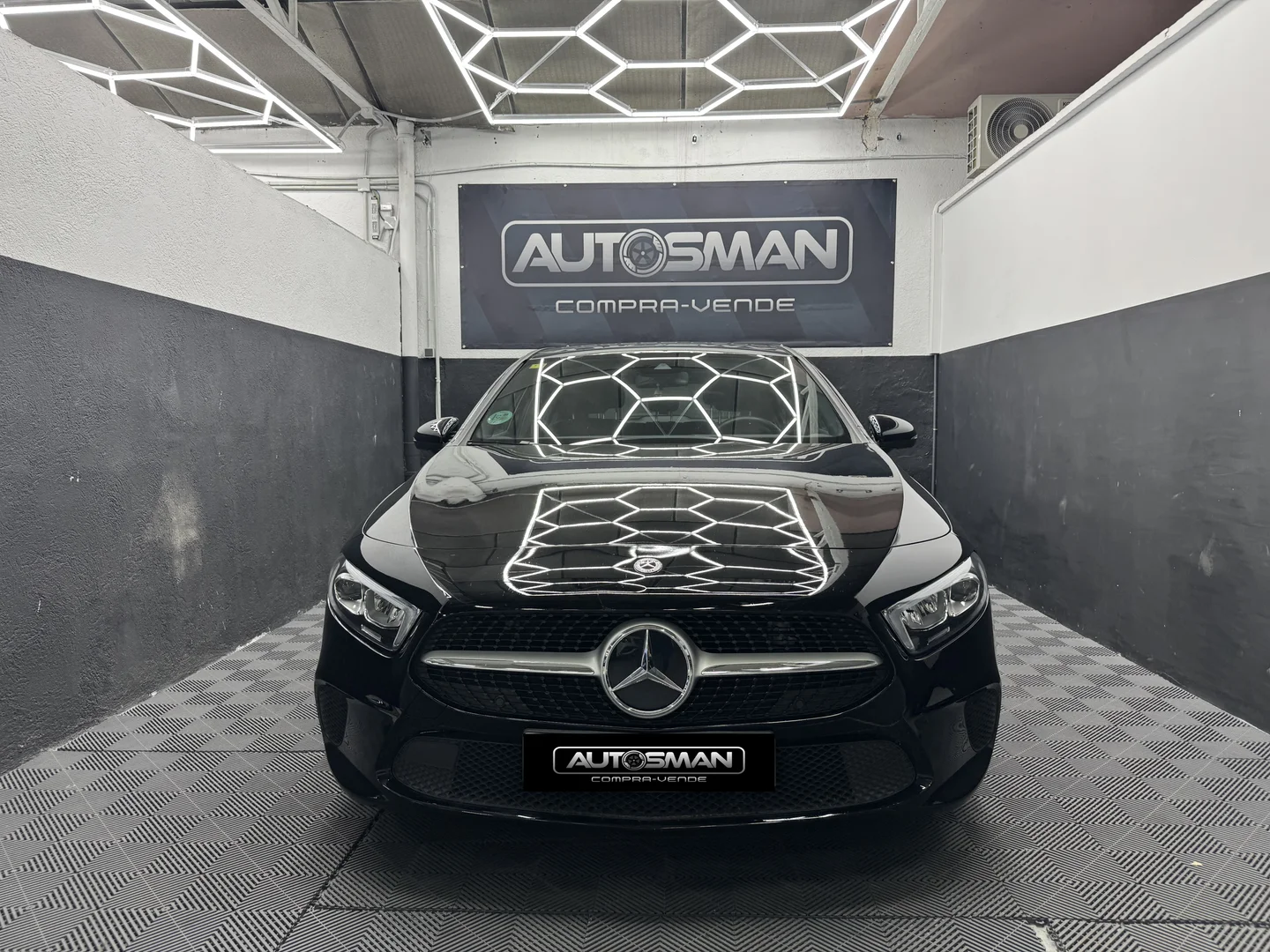 MERCEDES-BENZ Clase A 180 2020 Gasolina Negro - Vista lateral