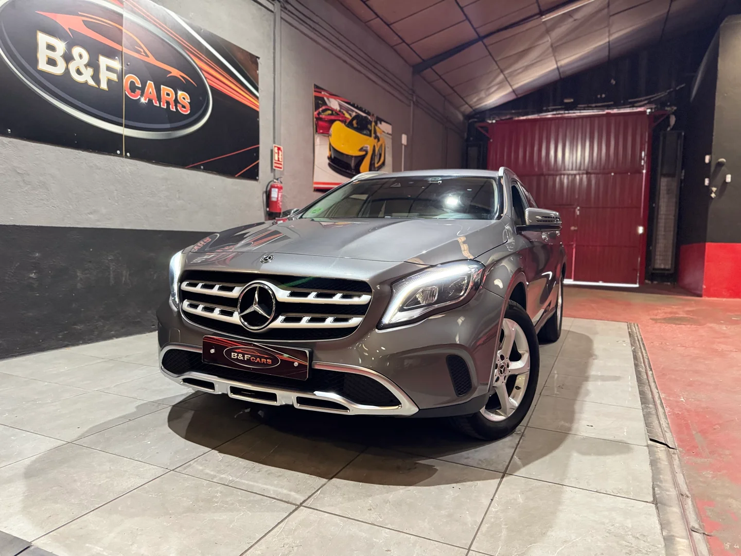 Mercedes-Benz Clase GLA GLA 180 2019 Gasolina Gris / Plata - Vista principal