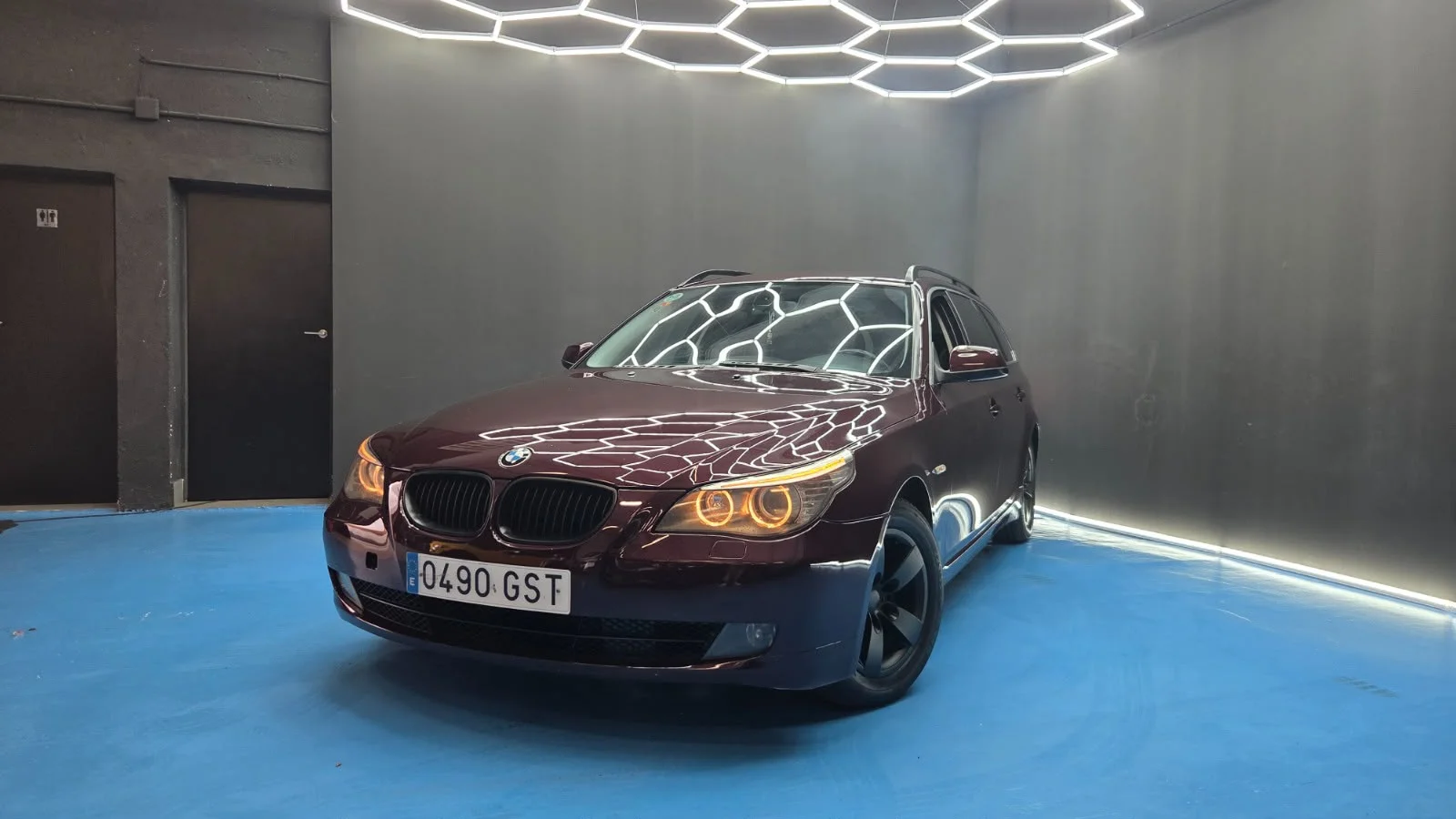 BMW Serie 5 520d Touring 2010 Diésel Granate - Vista principal