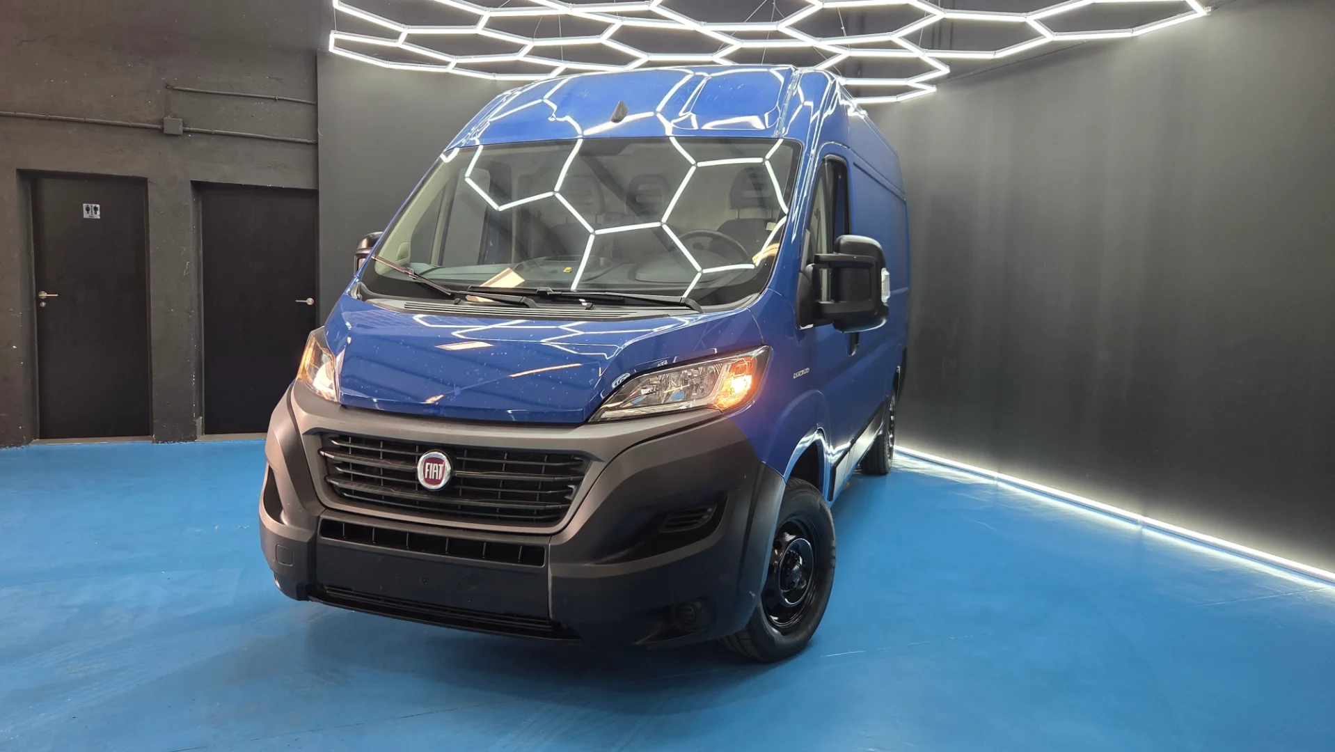 Fiat Ducato 35 L2H1 103kW (140CV) Natural Power Maxi 2021 Diésel Azul - Vista principal