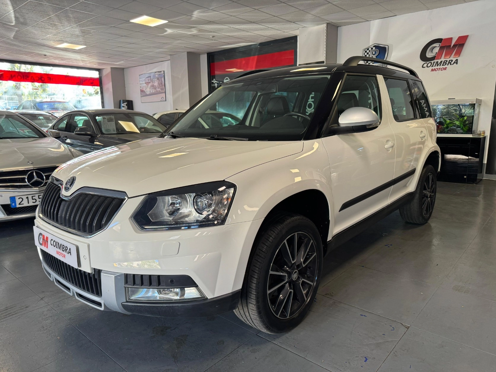 SKODA Yeti 1.4 TSI Outdoor Elegance 2015 Gasolina Blanco - Vista principal