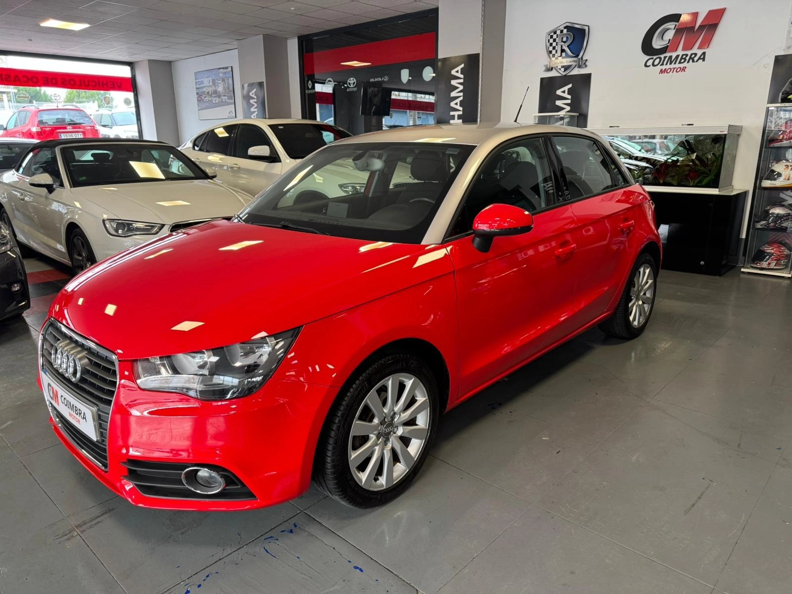 AUDI A1 Sportback 1.6 TDI 90cv Ambition 2014 Diésel Rojo - Vista principal