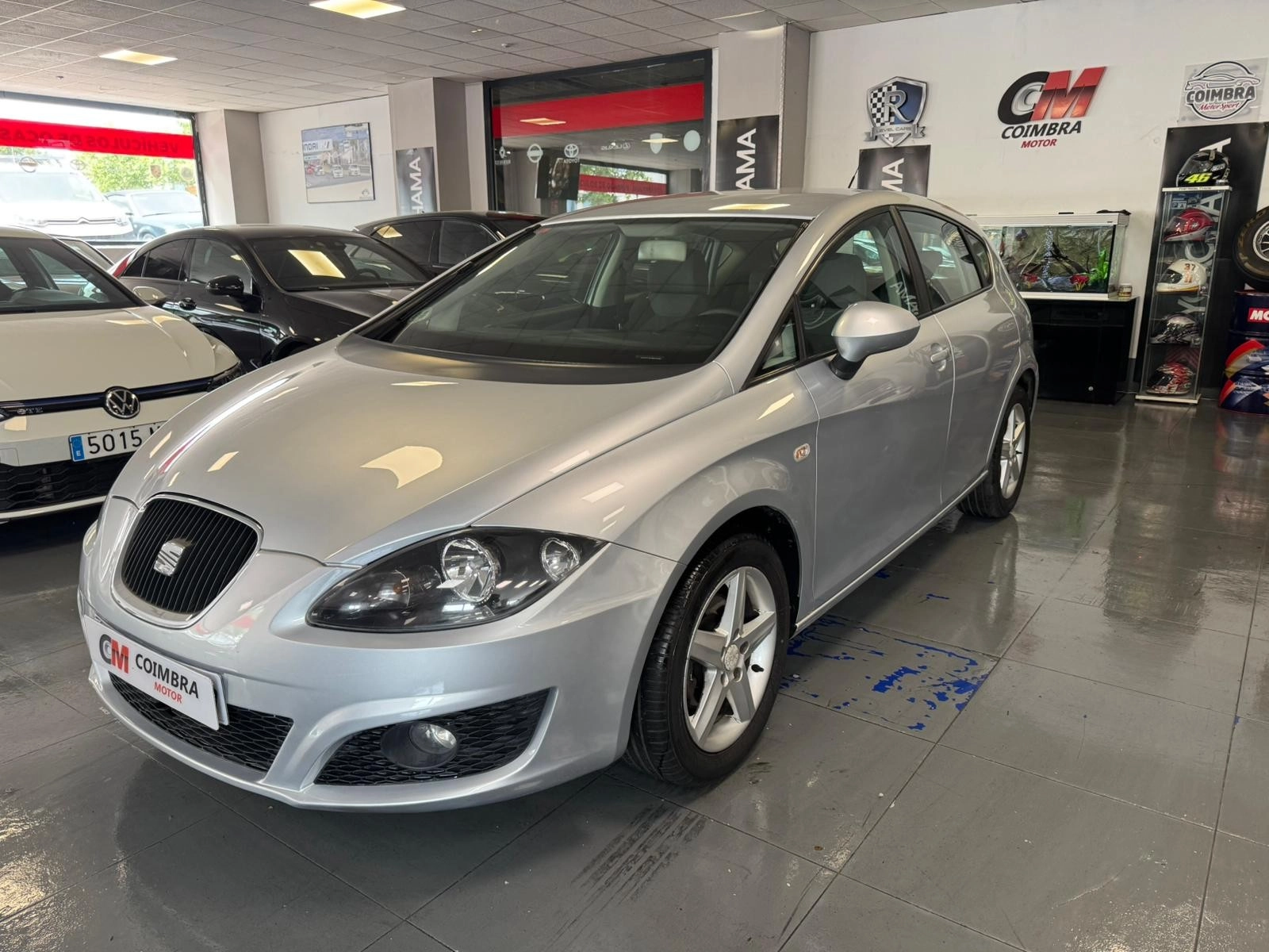SEAT Leon 1.6 TDI 90cv Reference 2011 Diésel Gris / Plata - Vista principal