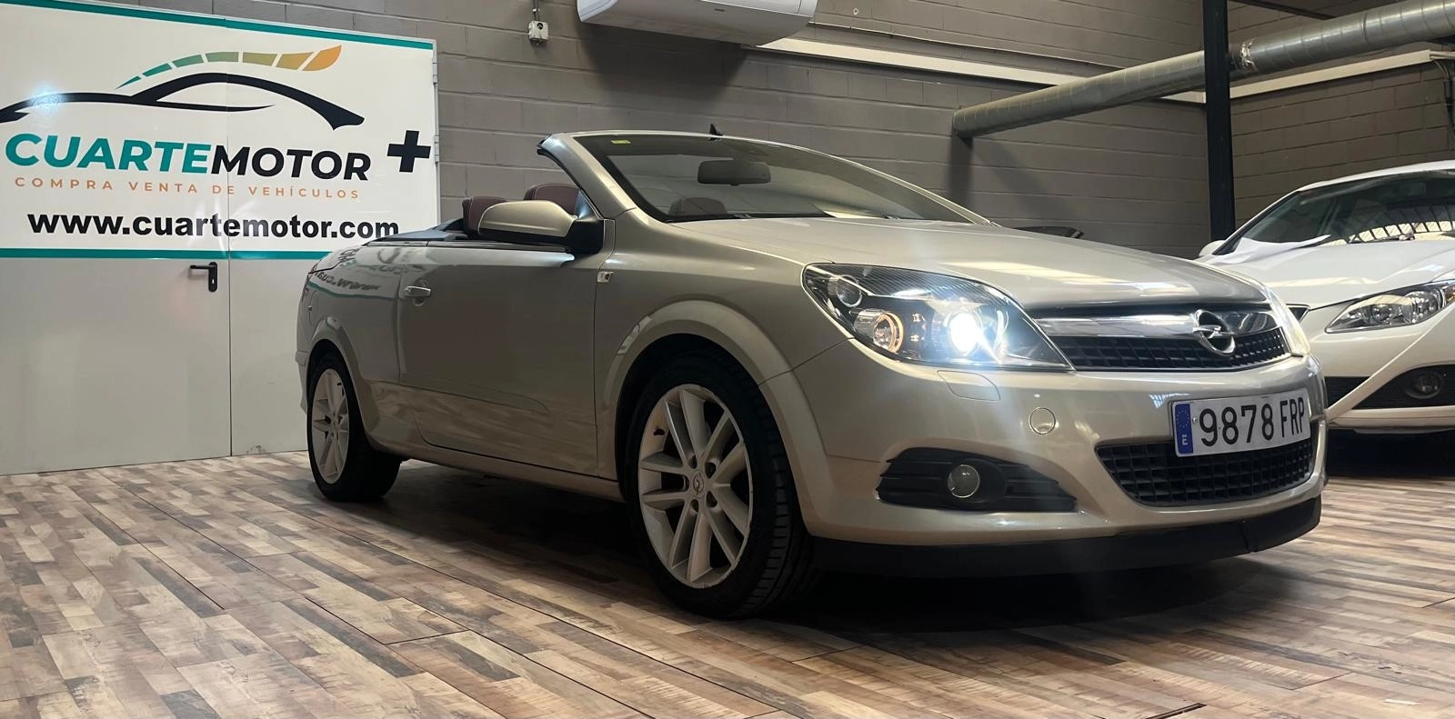Opel Astra Twin Top 2.0 Turbo Cosmo 200 CV 2007 Gasolina Gris / Plata - Vista principal