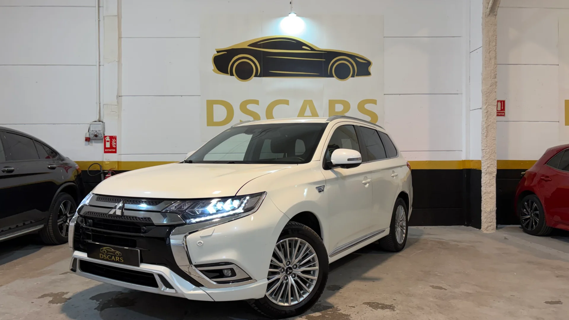 Mitsubishi Outlander 2.4 PHEV Motion Auto 4WD 2018 Híbrido enchufable Blanco - Vista principal