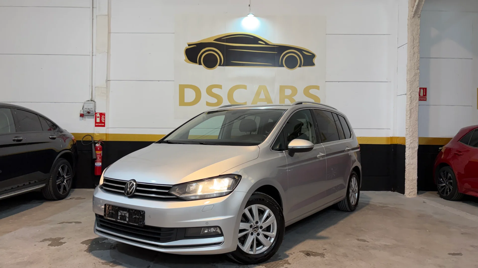 Volkswagen Touran Sport 2.0 TDI 110kW (150CV) DSG 2021 Diésel Gris / Plata - Vista principal