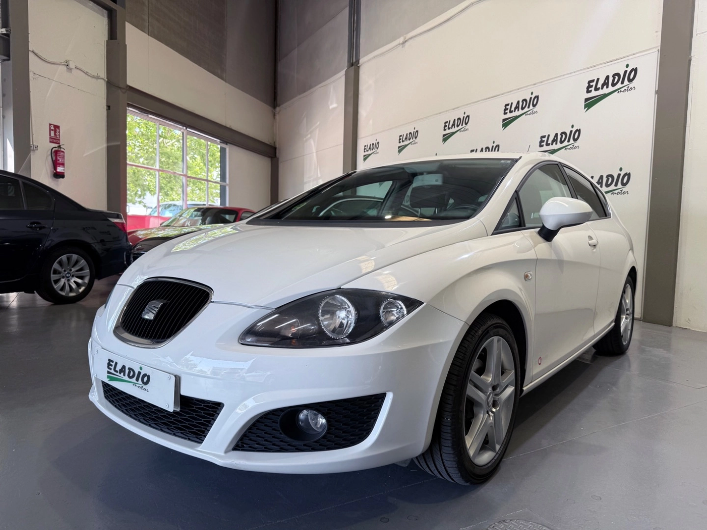 SEAT Leon 1.6 TDI 105cv Style Copa 2012 Diésel Blanco - Vista principal
