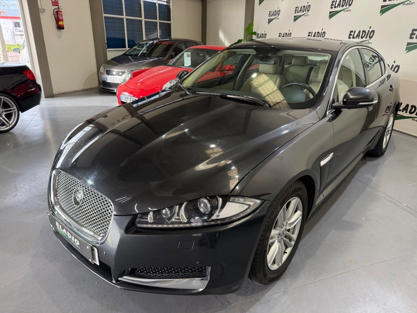 JAGUAR XF 2.2 Diesel Premium Luxury 2013 Diésel Gris / Plata - Vista principal