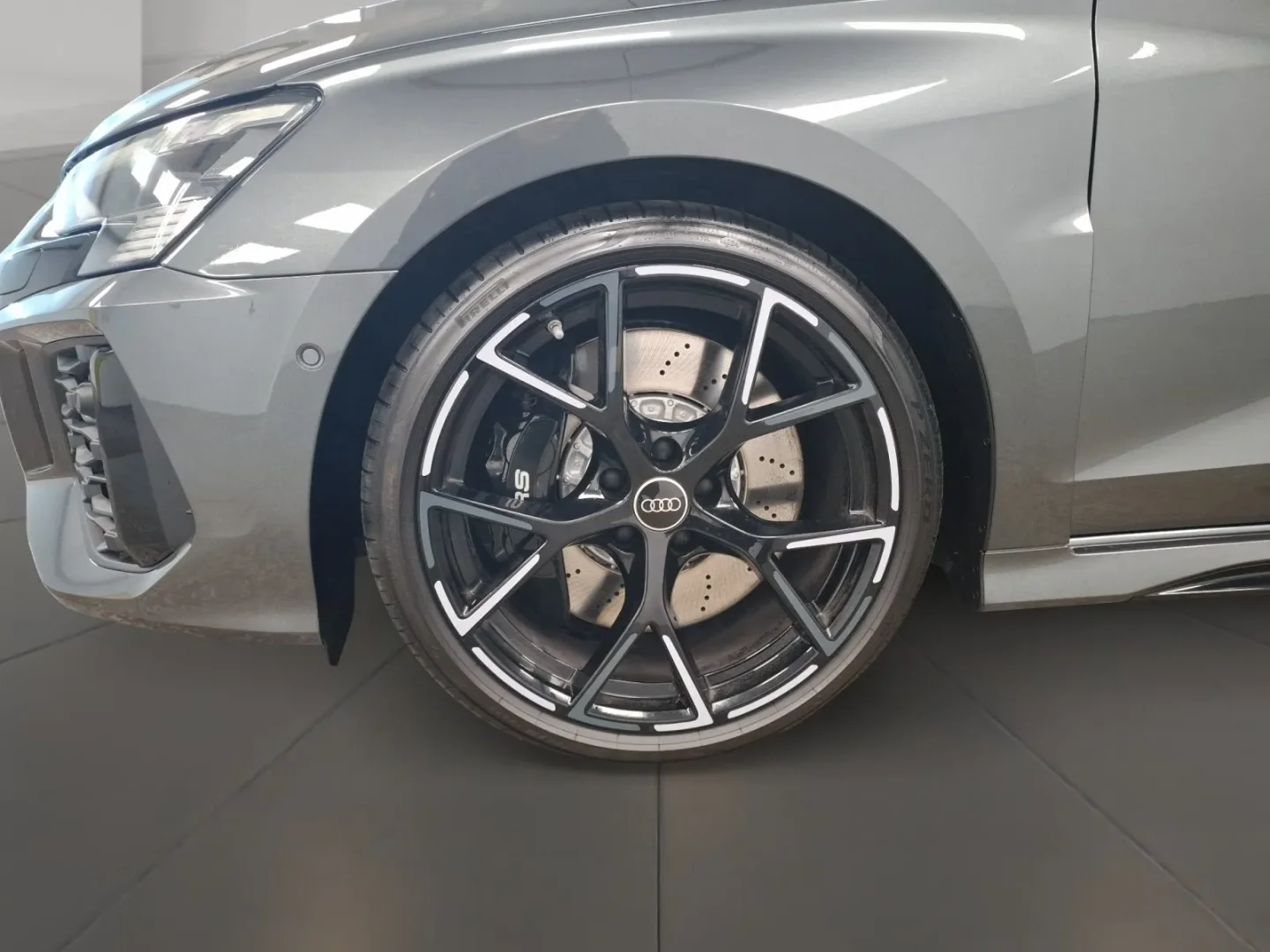 AUDI RS3 Sportback RS3 Sportback 2.5 TFSI quattro 2023 Gasolina Gris Daytona - Motor
