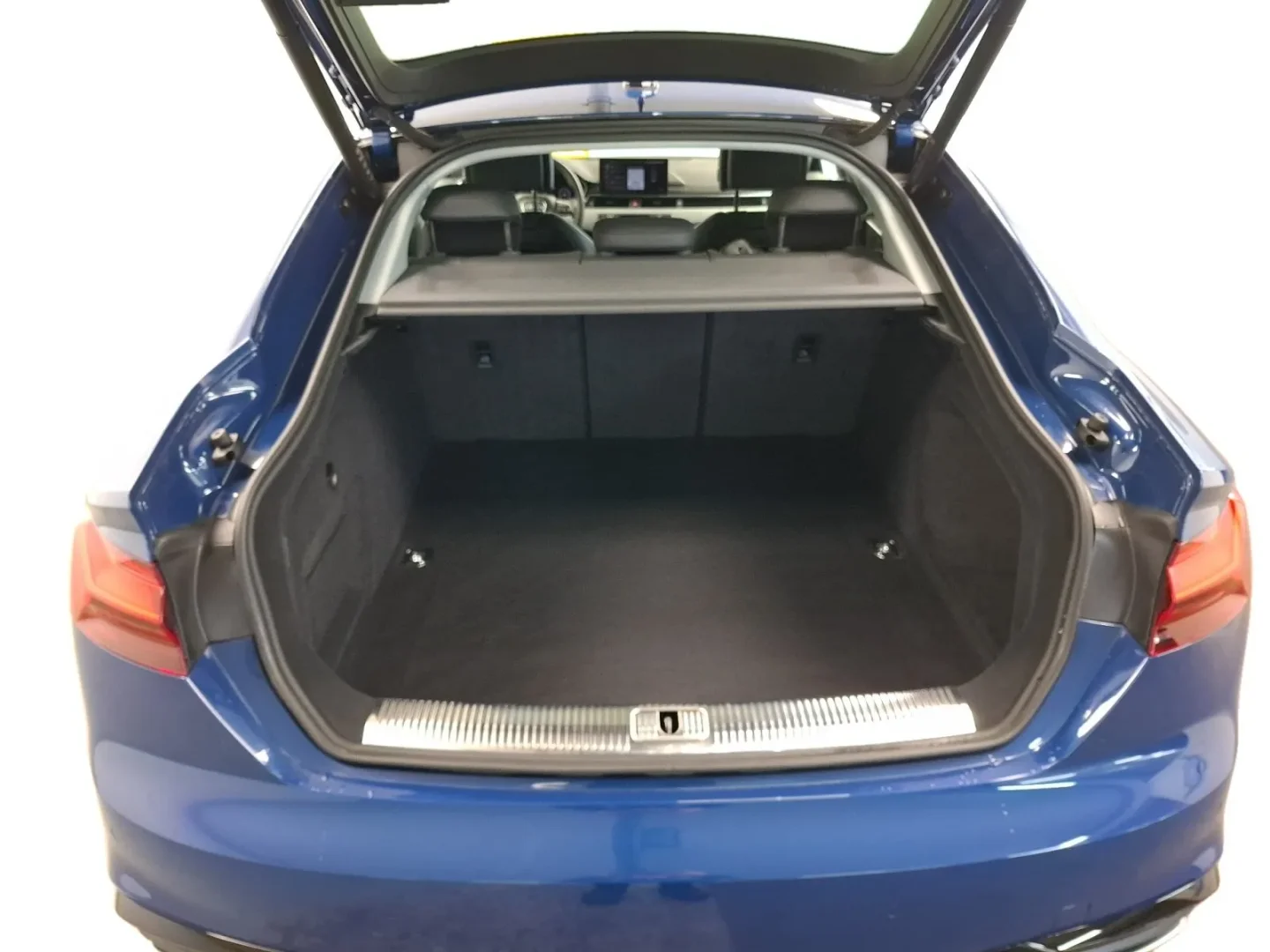 AUDI A5 Sportback Sportback 35 TDI S-Line 2024 Diésel Azul - Imagen 6 de 15