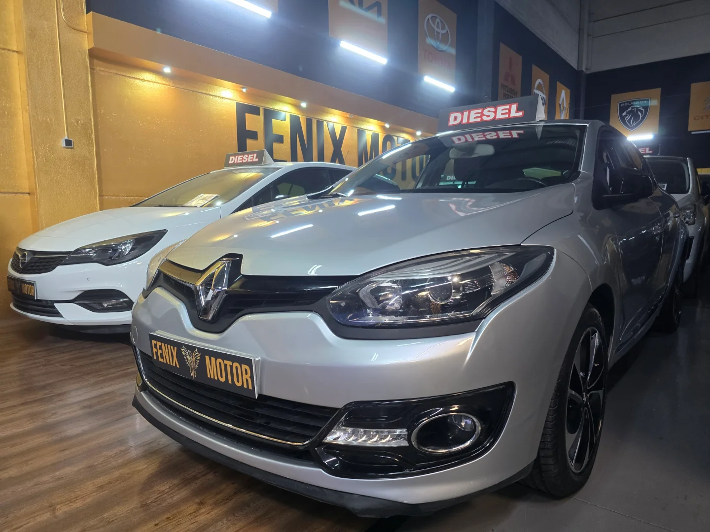 Renault Mégane Bose Energy dCi 110 S&S eco2 2014 Diésel Gris / Plata - Vista principal