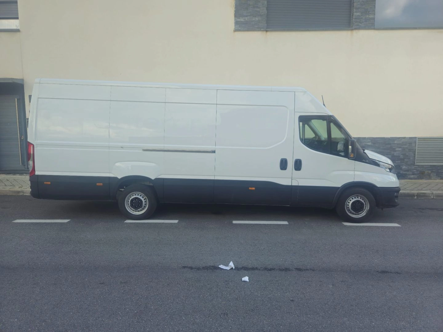 Iveco Daily 2.3 TD 35S 16 V 4100/H3 18 M3 2023 Diésel Blanco - Vista principal