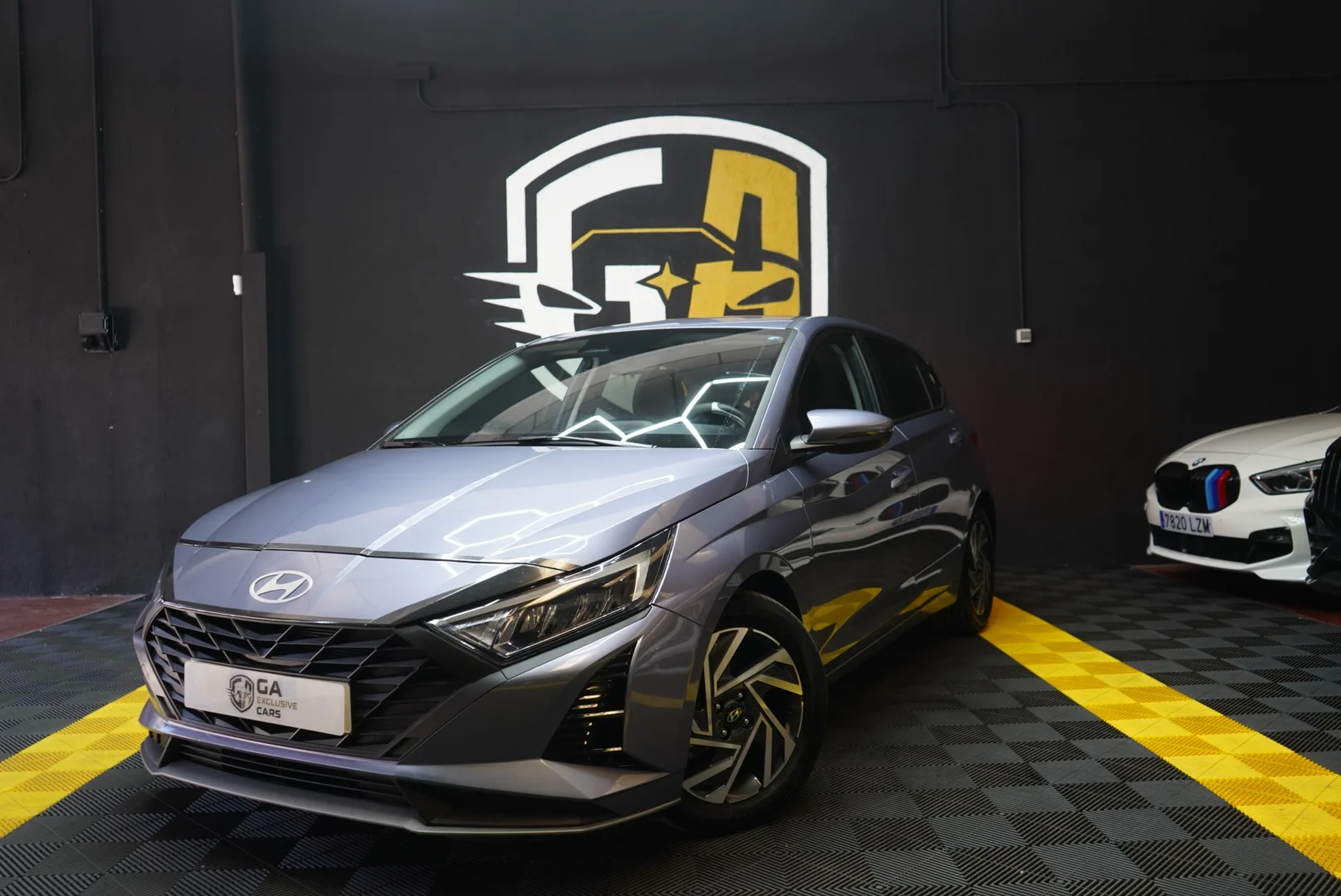 Hyundai i20 1.2 MPI Klass 2025 Gasolina Gris / Plata - Vista principal