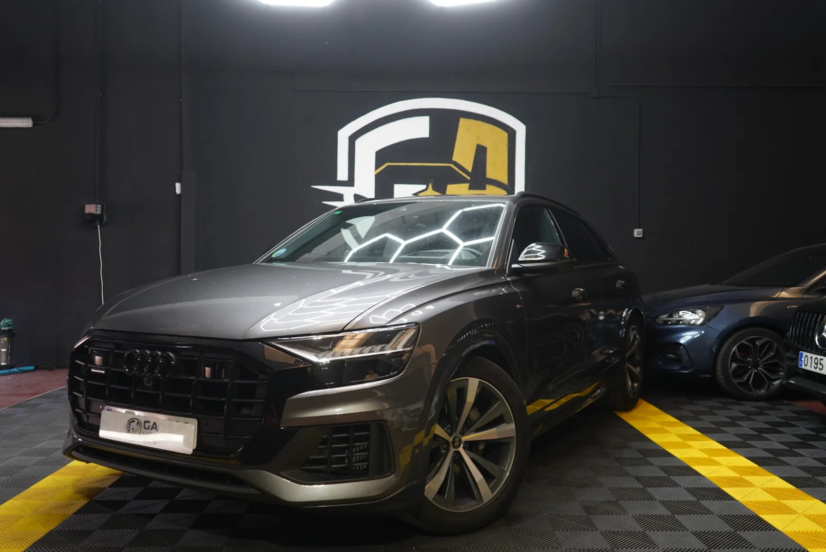 Audi Q8 Black line plus 55 TFSI 250kW quatt tip 2022 Gasolina Gris / Plata - Vista principal