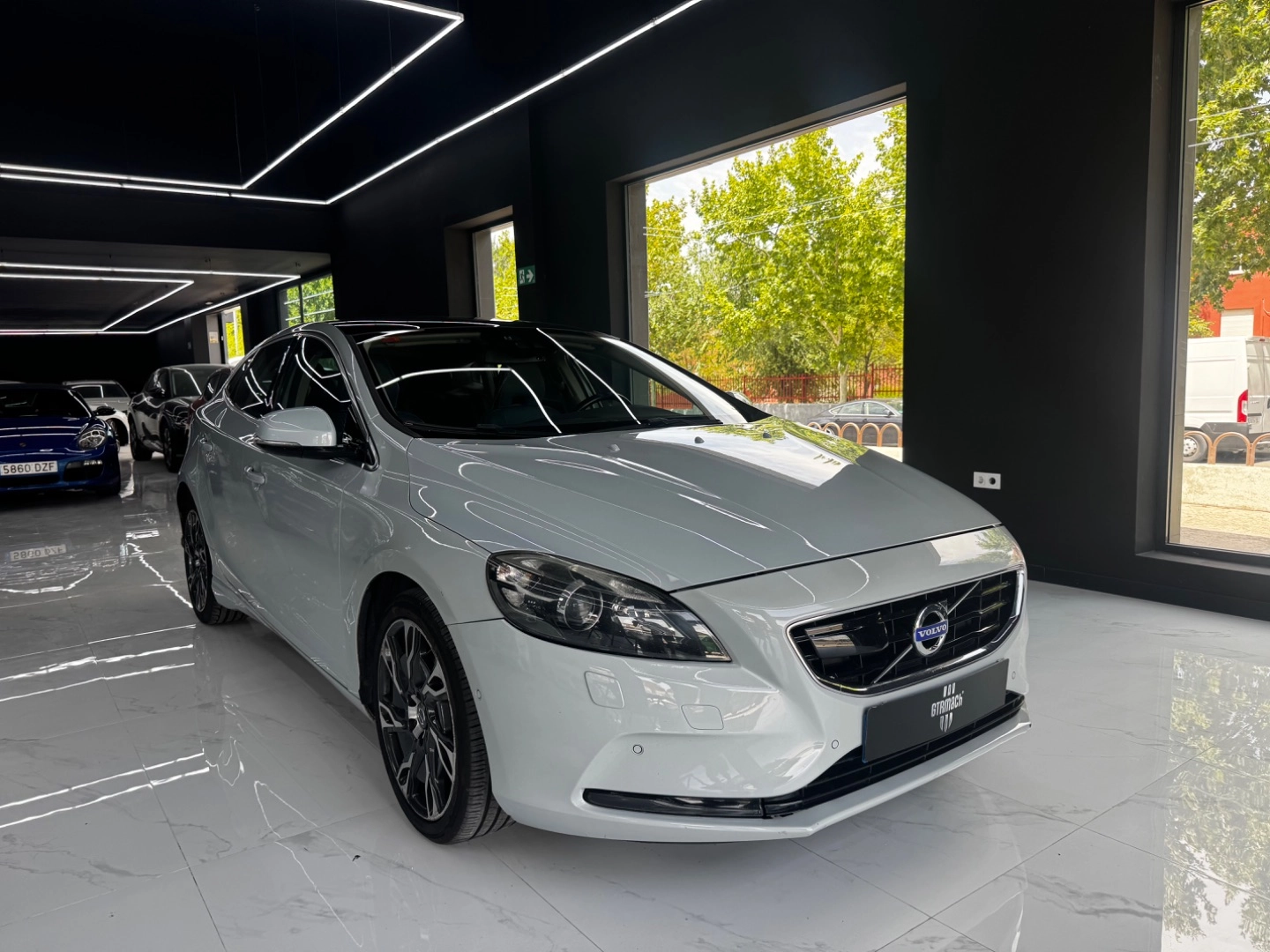 VOLVO V40 2.0 D4 RDesign 2012 Diésel Beige - Vista principal