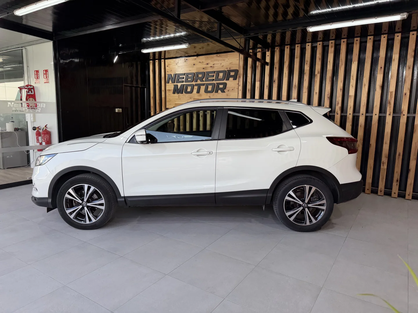 Nissan QASHQAI DIG-T 85 kW (115 CV) TEKNA 2018 Gasolina Blanco - Vista principal