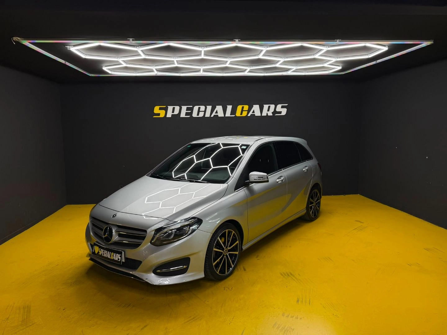 Mercedes Clase B B 200 d 2017 Diésel Gris / Plata - Vista principal